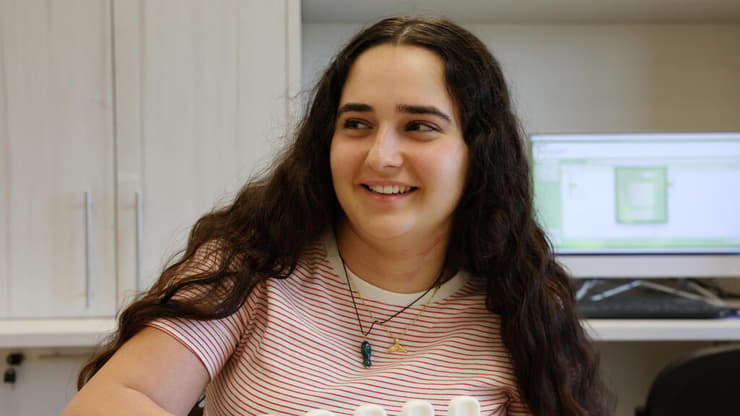 "חלק מדרך ארוכה, שתימשך כל החיים". יעל לייב (צילום: שאול גולן) יעל לייב שנפגעה קשה בקפיצת ראש לבריכה עוברת שיקום ממושך