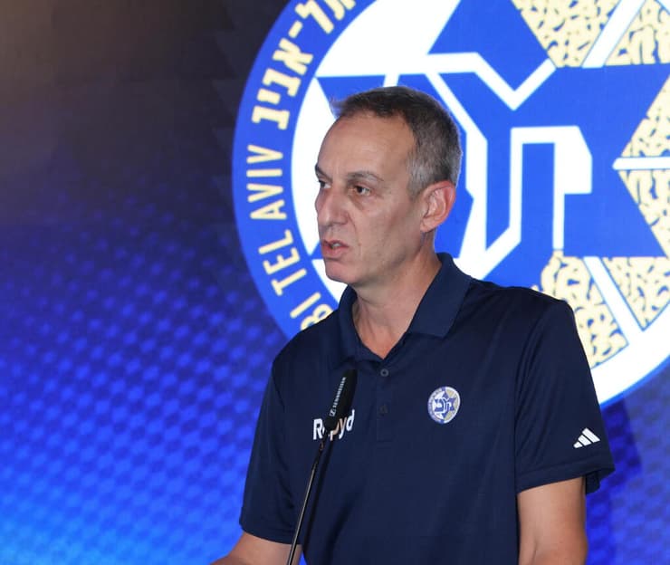 עודד קטש במסיבת העיתונאים (צילום: יריב כץ) עודד קטש במסיבת העיתונאים