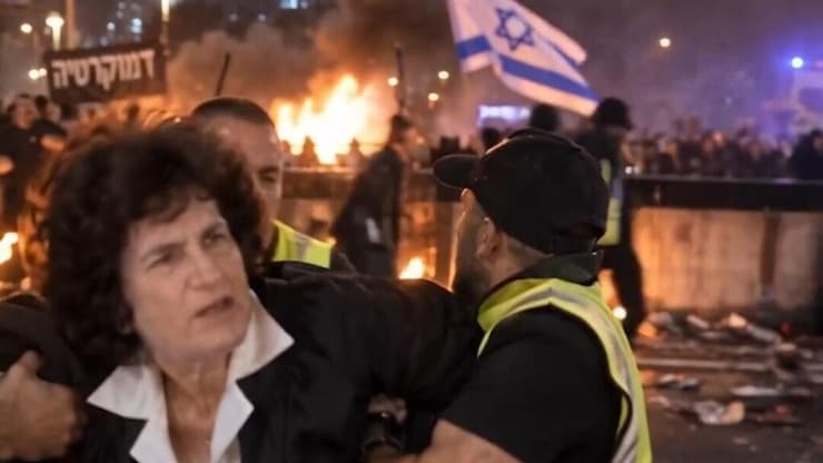 שופטת העליון ברק-ארז (צילום: הציונות הדתית, נוצר ב-AI) מהמצגת של בצלאל סמוטריץ' ושמחה רוטמן לתוכנית המפלגה למערכת המשפט