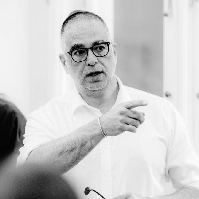שי בן חמו בבית המשפט בגרמניה. "סייעתי ביודעין לביצוע מעשי ההונאה" (Marian Lenhard, DER SPIEGEL) שי בן חמו בבית המשפט בגרמניה. "סייעתי ביודעין לביצוע מעשי ההונאה"