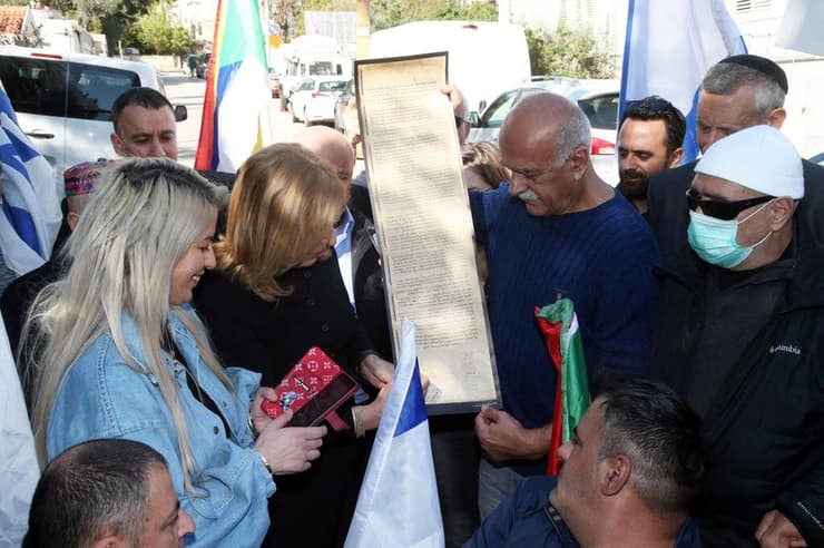 "רציתי שהבן שלי יבנה כאן את הבית שלו, שיגדל כאן ילדיו". אמל בהפגנה נגד חוק הלאום (צילום: יריב כץ) אמל בהפגנה נגד חוק הלאום