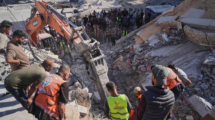 צילום: AP Photo/Jehad Alshrafi הרוגים ונעדרים בקריסת מבנה ששימש למגורי עקורים במערב עזה