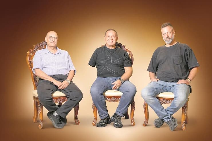 מימין לשמאל: אל"מ חנוך דאובה, משה לוי ומשה קרביץ. "מרגע שחוצים גבול, הדבר הכי חשוב זה החבר'ה שלך" (צילום: טל שחר) עיטור גבורה הגבורה עיטור עוז העוז חנוך דאובה משה לוי משה קרביץ