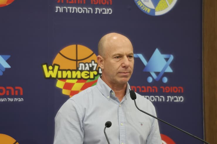 גם הוא נשא דברים. ארי שטיינברג (צילום: יריב כץ) יו"ר מינהלת ליגת העל בכדורסל ארי שטיינברג