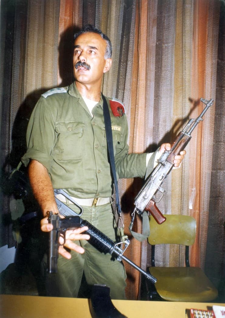 "מהיום הראשון בצנחנים הרגשתי כבן משפחה". אמל אסעד בעת שירותו הצבאי (צילום: דו"צ) אמל אסעד בעת שירותו הצבאי