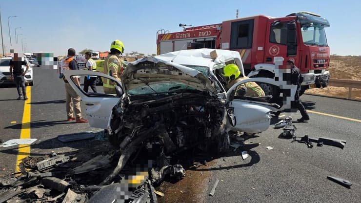 זירת התאונה (צילום: דוברות המשטרה) תאונה בנגב