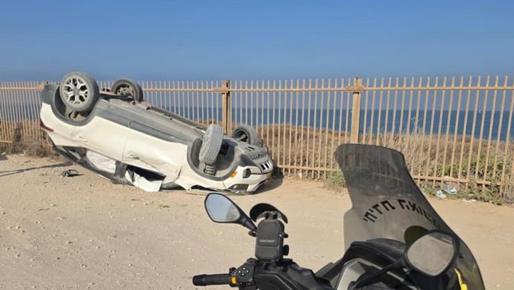 הרכב שהתהפך בדרך אריאל שרון