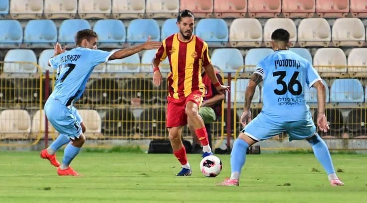 מקס גרצ'קין בין שחקני ראשל"צ (ראובן שוורץ) מקס גרצ'קין בין שחקני ראשל"צ