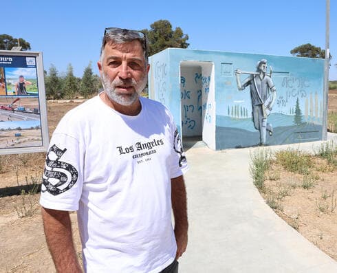 "יש הרבה ילדים שחזרו אולי בחיים מהמסיבה, אבל לא חזרו לחיים שלהם. אני חושב שכולם לא חזרו לעצמם והם לא יחזרו לעצמם. לכולם קשה. יש כאלה שממש סובלים יותר" (צילום: גדי קבלו ) עוז דוידיאן
