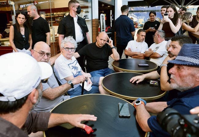 לא ביבי, סבבה. אבל אנחנו לא רואים מישהו אחר. בנט, אשדוד, השבוע | צילום: גדי קבלו לא ביבי, סבבה. אבל אנחנו לא רואים מישהו אחר. בנט, אשדוד, השבוע | צילום: גדי קבלו