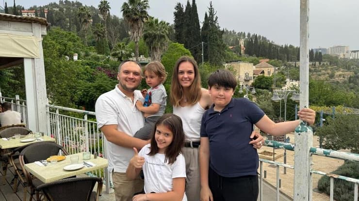 "הרגיש שפשוט שכחו מהעולים החדשים". זורקובסקי ומשפחתו סרגיי זורקובסקי ומשפחתו