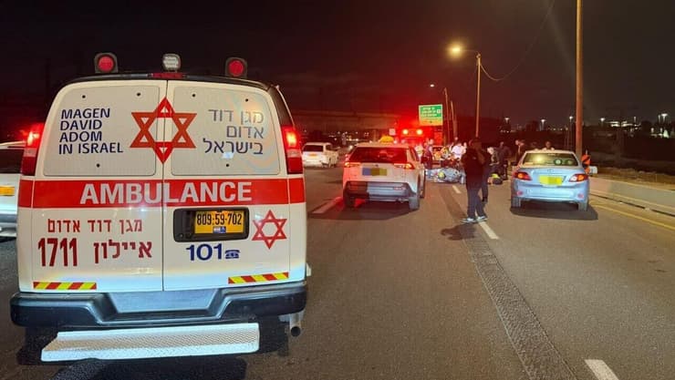 אופנוען נפגע מרכב סמוך למחלף בן גוריון