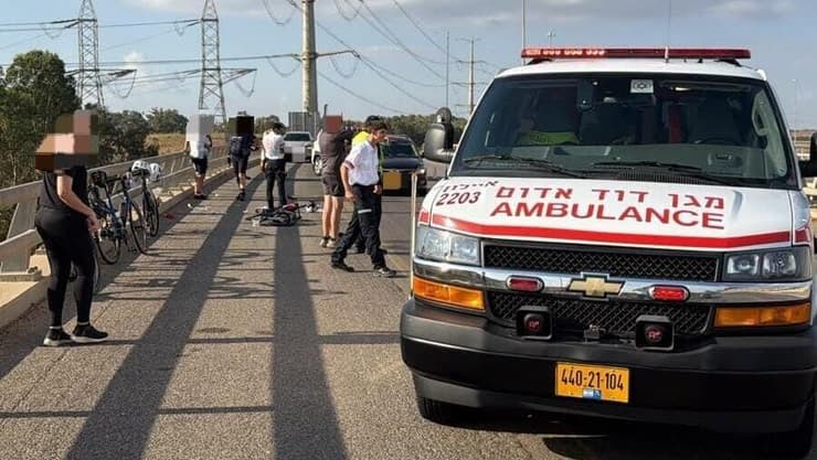  רוכב אופניים נפצע במהלך רכיבה בכביש 44 סמוך למחלף נשרים.