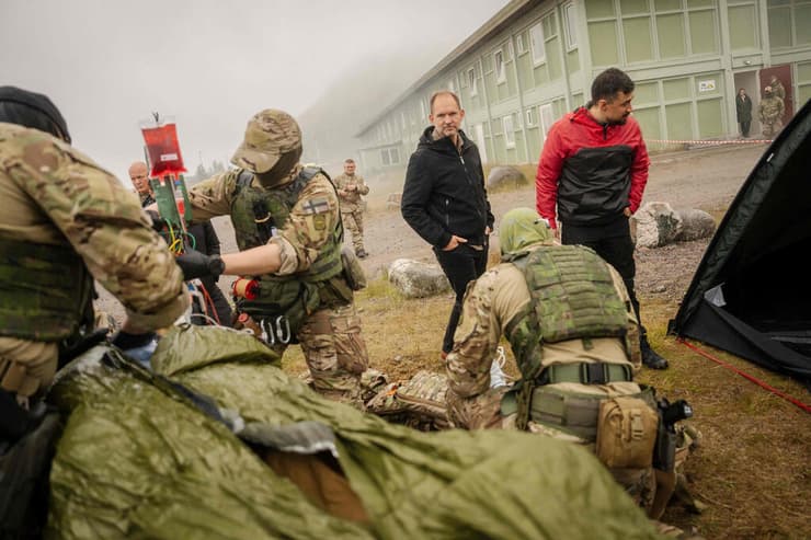 צילום: Mads Claus Rasmussen / RITZAU SCANPIX / AFP חיילים של דנמרק ב גרינלנד כחלק מתרגיל של נאט"ו 9 בספטמבר