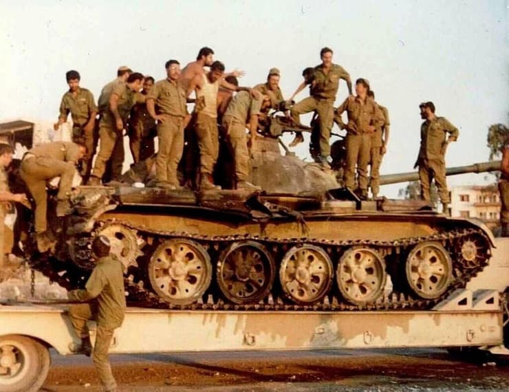 "האמון והלכידות בתוך הפלוגה הוכיחו את עצמם בלחימה". הפלוגה של קרביץ בלבנון הראשונה (צילום: אוסף פרטי) הפלוגה של קרביץ בלבנון הראשונה