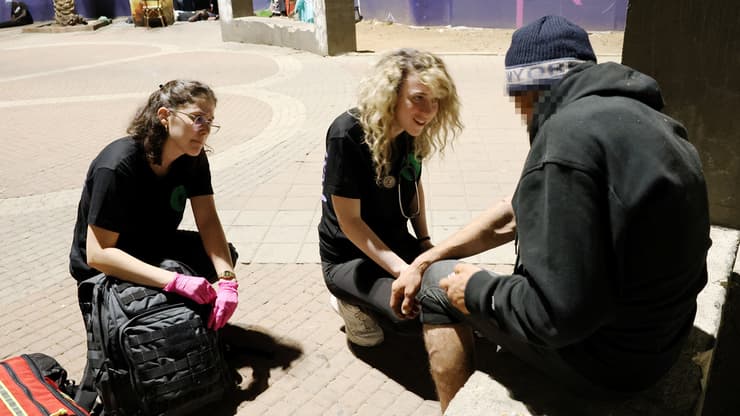 עמותת רפואת רחוב מציעה סיוע לדרי רחוב, אנשים בזנות וכו