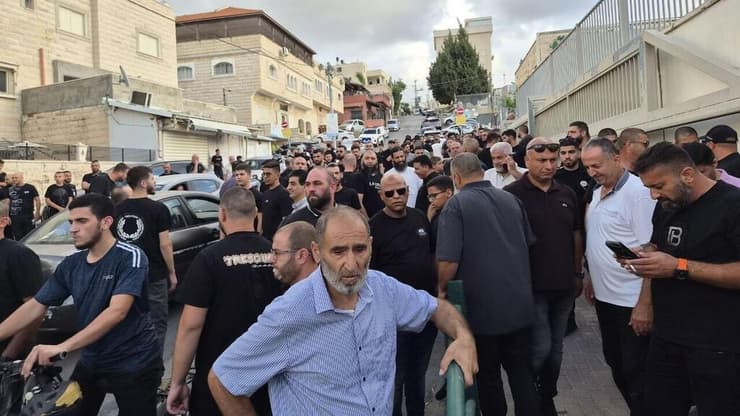 המחאה בבאקה אל גרבייה נגד הפרוטקשן (צילום: חסן שעלאן ) מאבק משפחת אבו מוך נגד הפרוטקשן