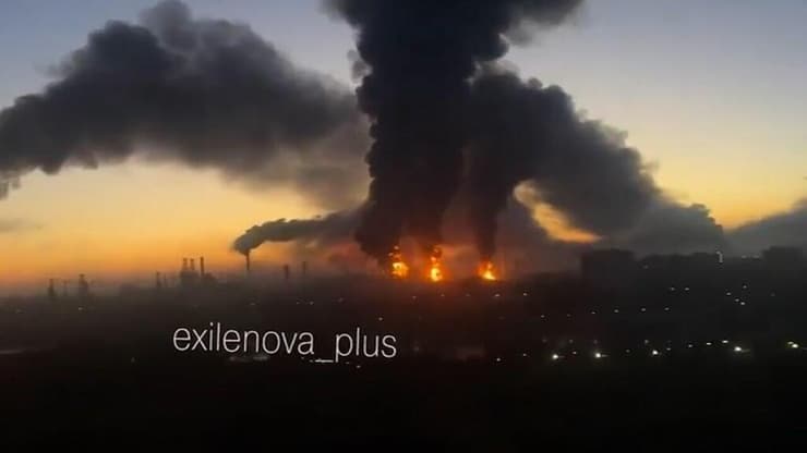 מתקפה אוקראינית על בית זיקוק ברוסיה תיעוד שמופץ בתקשורת האוקראינית של התקיפה על בית הזיקוק במוסקבה