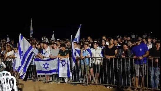 מאות הגיעו להלוויה בשעת לילה מאוחרת בצאת כיפור (צילום: חיים סנאו עבור מועצה אזורית שומרון) הלוויתו של נתנאל יהונתן שקרון