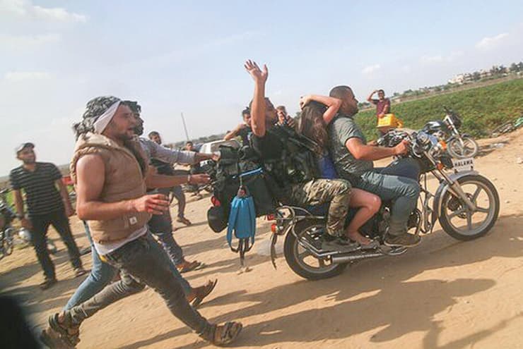 “כל מה שאני חושבת עליו זה ‘יש שואה, והעצים עדיין ירוקים'". ספיר על אופנוע החוטפים “כל מה שאני חושבת עליו זה ‘יש שואה, והעצים עדיין ירוקים'". ספיר על אופנוע החוטפים