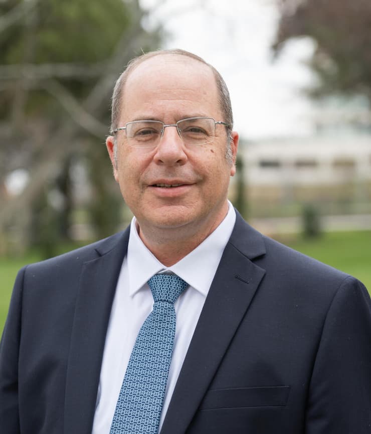 הרב אמנון בזק