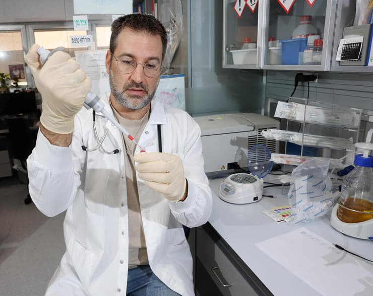 נמשך לעולם הבמה (צילום: שאול גולן) ד"ר לירון גרוסמן