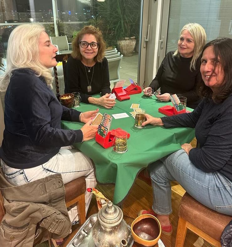 חני לדרמן, גבי סהר, ענת לשמן (במשקפיים) ואיריס מנטל