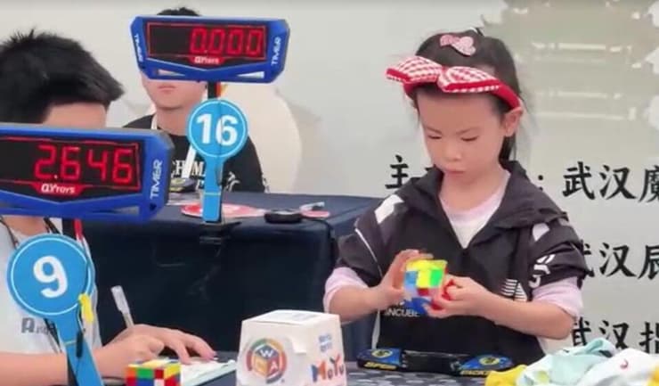 ליאן בפעולה. אמה סיפרה: "היא נהייתה פתוחה יותר והתמלאה ביטחון" (צילום: רויטרס) סין ילדה בת 6 שיא עולם קובייה הונגרית