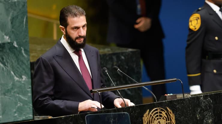 נשיא סוריה, אחמד א-שרע, בעצרת האו"ם (צילום: AP Photo/Stefan Jeremiah) א-שרע נשיא סוריה בעצרת האו"ם