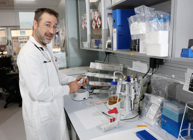 "החלטתי ללכת על זה ולרפא ילדים חולי סרטן" (צילום: שאול גולן) ד"ר לירון גרוסמן