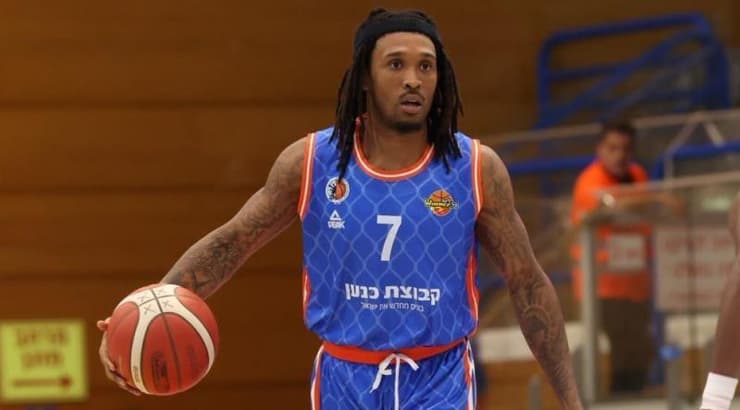 אמד קייבר עם הכדור (גיא ביטמן באדיבות מכבי רמת גן) אמד קייבר עם הכדור