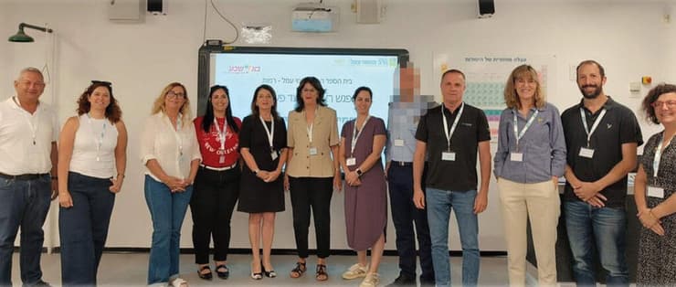 ועד פעולה בתיכון עמל רמות באר שבע. קבוצת אנשי עסקים מהתעשייה, האקדמיה, הצבא והחינוך, שמלווה את בית הספר