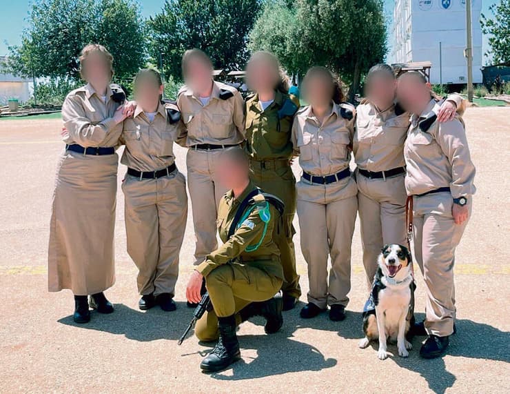 השתתפה בכל המסעות. ואלי עם א' וחברותיה לטירונות (דובר צה"ל) השתתפה בכל המסעות. ואלי עם א' וחברותיה לטירונות