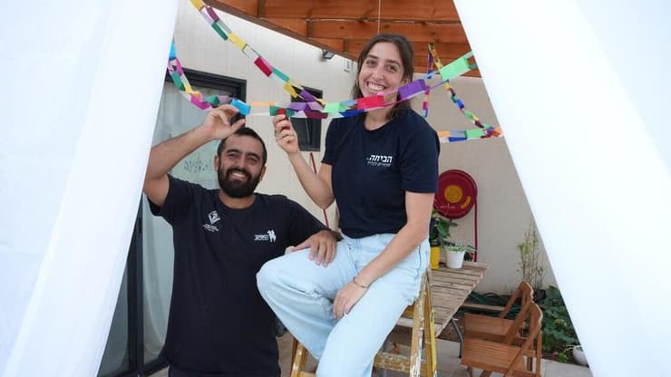 מירושלים לגדר הגבול עם לבנון. נגה ויותם קלי-חנן (צילום: אפי שריר) נגה ויותם קלי-חנן