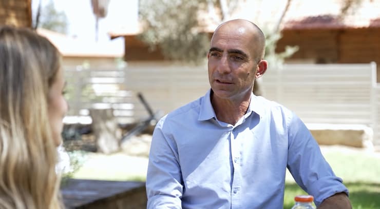 ארז גרניט, מנהל אגף המלגות והמענקים במפעל הפיס. "הבסיס להכל פה בצפון זה הצעירים" (צילום: תומר רחמני, אינטרוויזיה) ארז גרניט, מנהל אגף המלגות והמענקים במפעל הפיס