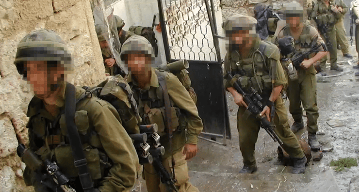 לא המציאות של ימי חומת מגן. לוחמי גולני בשכם ב-2002 (מהאלבום הפרטי) לוחמי גולני נלחמים בשכם