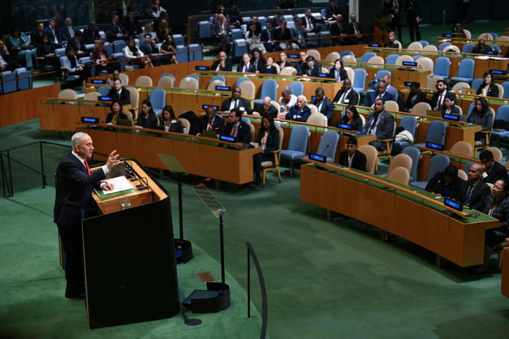 נתניהו באו"ם. חיפש גימיקים, אבל לעולם כבר אין הרבה סבלנות (צילום: ANGELA WEISS / AFP) נאום ראש הממשלה בנימין נתניהו באו"ם