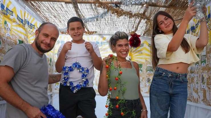 "הדבר הכי חשוב כעת עבור המדינה". משפחת רויזמן (צילום: אפי שריר) משפחת רויזמן