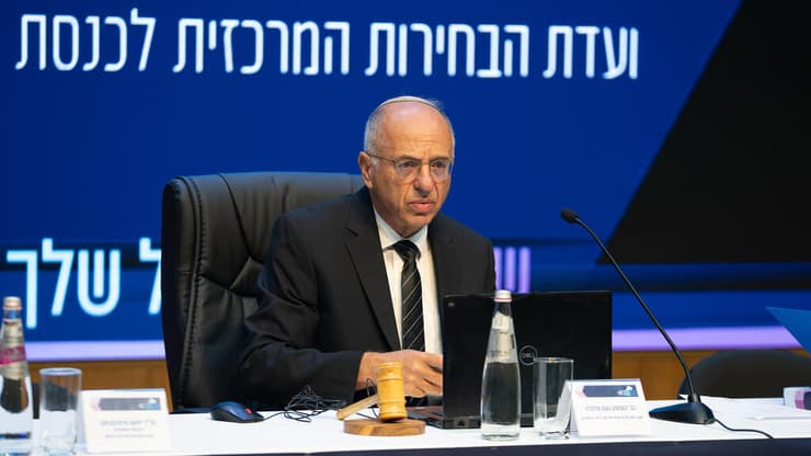 השופט סולברג. "חשדות חמורים" (צילום: רועי ידובסקי, ועדת הבחירות המרכזית) השופט נועם סולברג הועדת הבחירות
