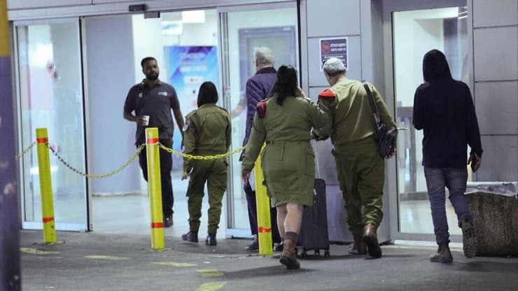 לייטר מגיע לבית החולים שערי צדק (צילום: אלכס קולומיסקי) שגריר ישראל בארה"ב לייטר בשערי צדק