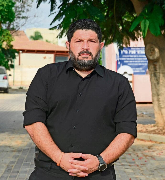 אלמוג כהן, השבוע. "אני מגיע מאופקים, שהיא עיר ליכודית. המפלגה לא זרה לי. אני מרגיש שם בבית" (צילום: הרצל יוסף) אלמוג כהן, השבוע. "אני מגיע מאופקים, שהיא עיר ליכודית. המפלגה לא זרה לי. אני מרגיש שם בבית"