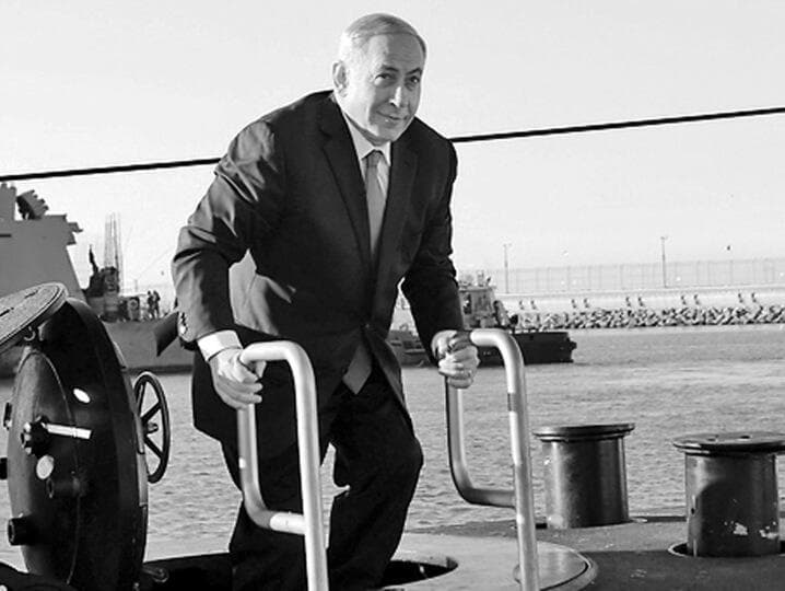 נתניהו בצוללת של חיל הים. "כמו הסיפור על הכבאי הפירומן" (צילום: אלעד גרשגורן) נתניהו בצוללת של חיל הים. "כמו הסיפור על הכבאי הפירומן" | צילום: אלעד גרשגורן