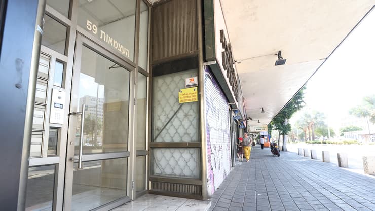 נמצאה בחדר המדרגות. זירת הרצח בחיפה (צילום: אלעד גרגשורן) הזירה בה נרצחה אישה בת 30 מחיפה