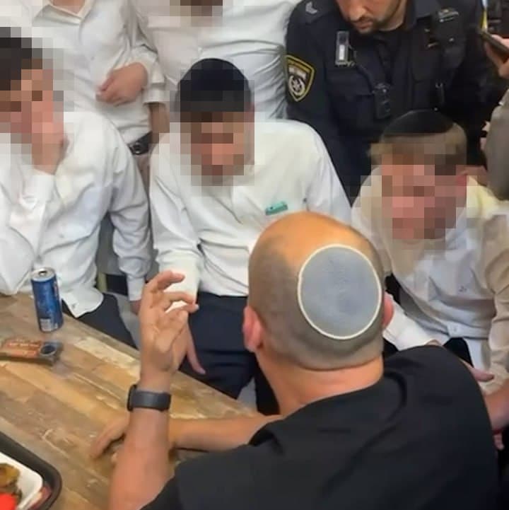 צעיר ניסה לתקוף את בנט בפתח תקווה