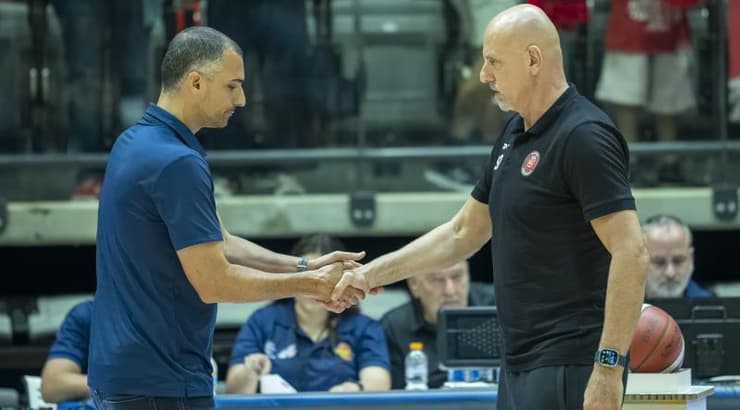 סשה אוברדוביץ' ויהוא אורלנד לוחצים ידיים (רועי כפיר) סשה אוברדוביץ' ויהוא אורלנד לוחצים ידיים