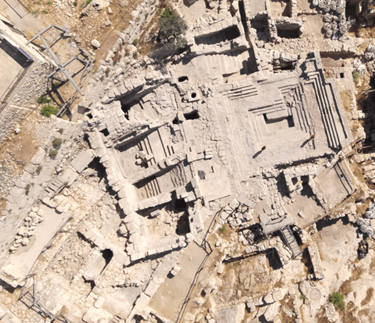 מתחם הטהרה המונומנטלי שהתגלה למרגלות הר הבית (צילום: אמיל סדיקוב) מתחם הטהרה המונומנטלי שהתגלה למרגלות הר הבית