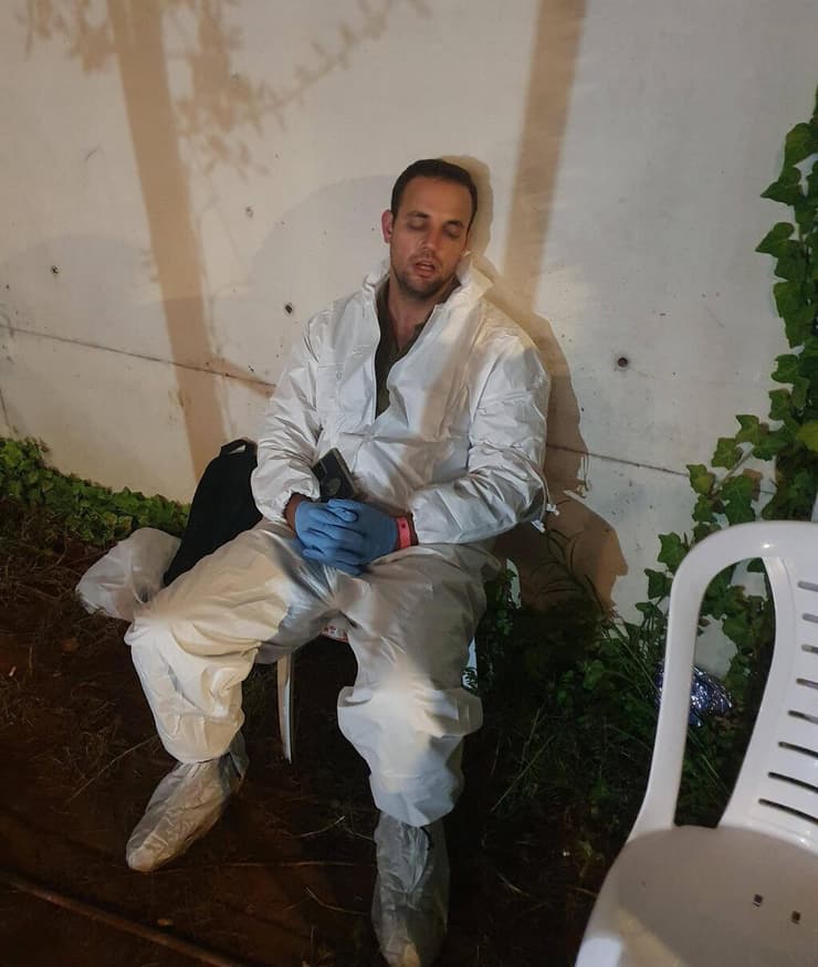 שלמה אפרתי בתמונה שצולמה בלילה שבין 7 ל-8 באוקטובר 2023 (צילום: עודד קינד) שלמה אפרתי בלילה שבין 7 ל-8 באוקטובר 2023