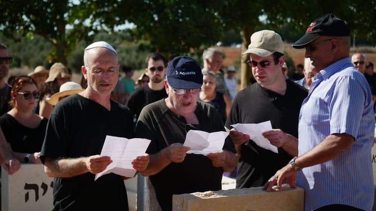 הלווייתו של יהודה אטלס (צילום: ירון שרון) הלווייתו של יהודה אטלס