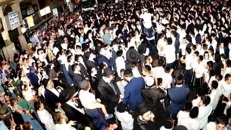 תהלוכה לכבוד 160 עריקים בבני ברק (צילום: יצחק ורדי ) תהלוכה לכבוד 160 עריקים בבני ברק