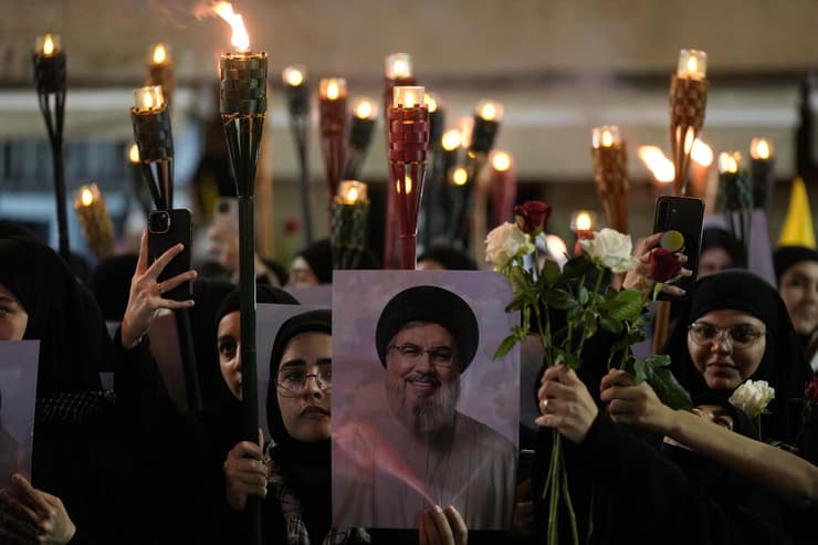 ביירות, הלילה (צילום: AP Photo/Bilal Hussein) ביירות